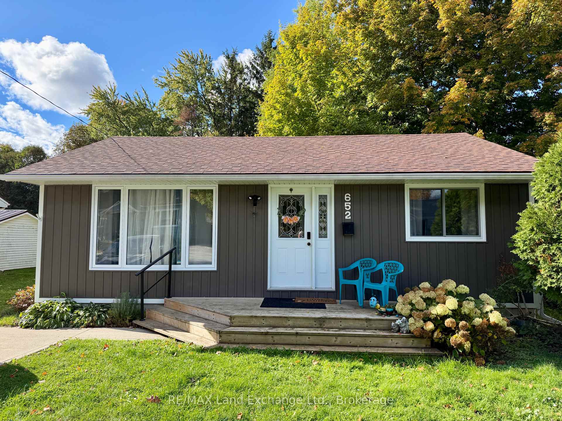 Photo of 652 Louis Street