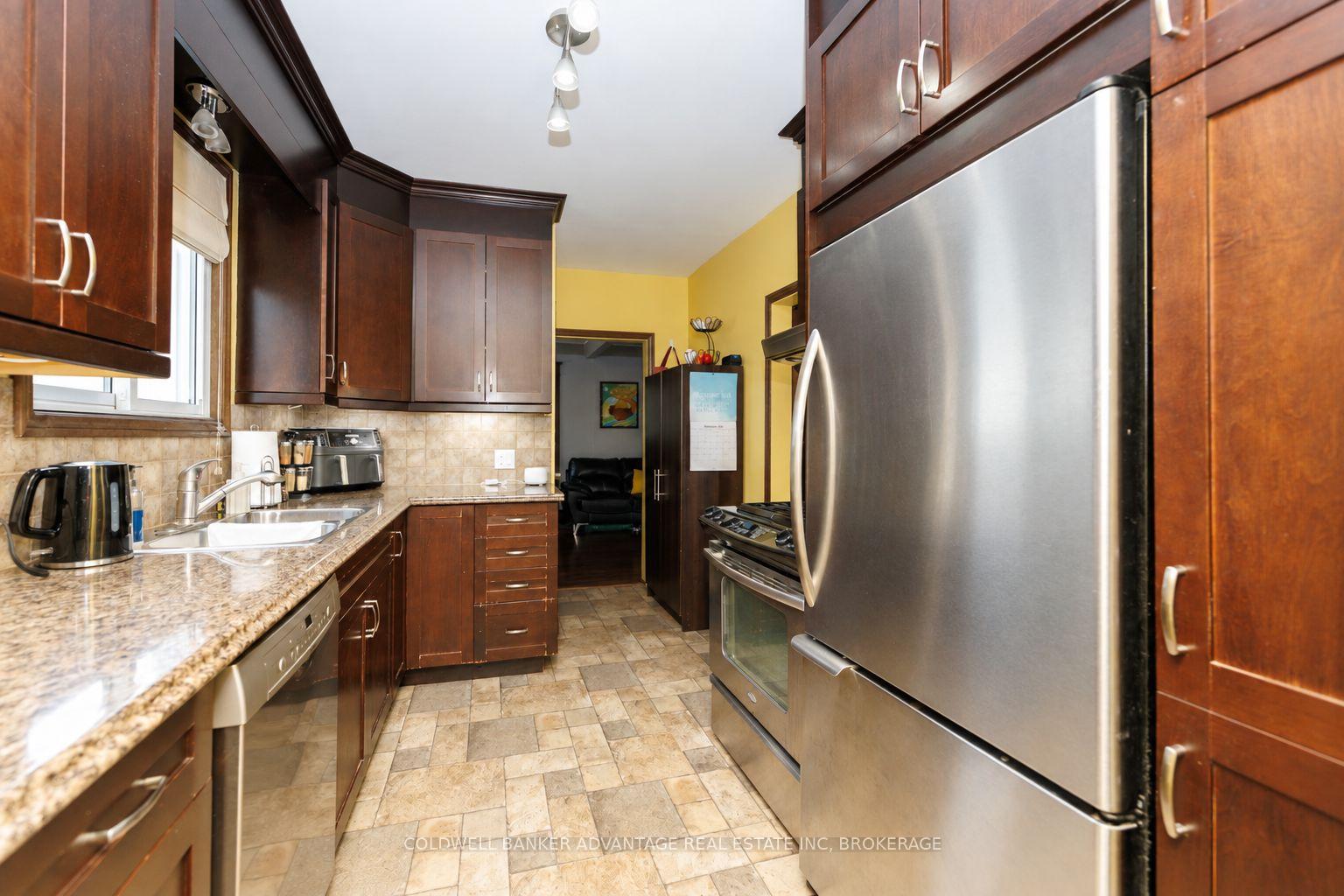 Photo 11 of 315 Aqueduct Street, Welland, N. Welland — HOMEH