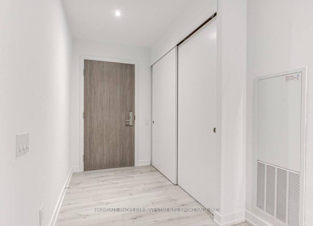 Photo 3 of Unit 228, 161 Roehampton Avenue, Toronto, Mount Pleasant West — HOMEH