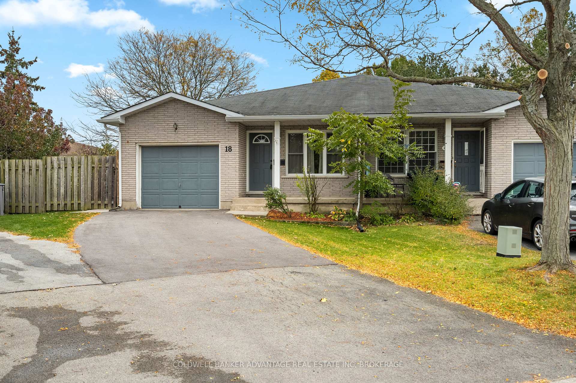 Photo 3 of 18 Joshua Court, Welland, Broadway — HOMEH