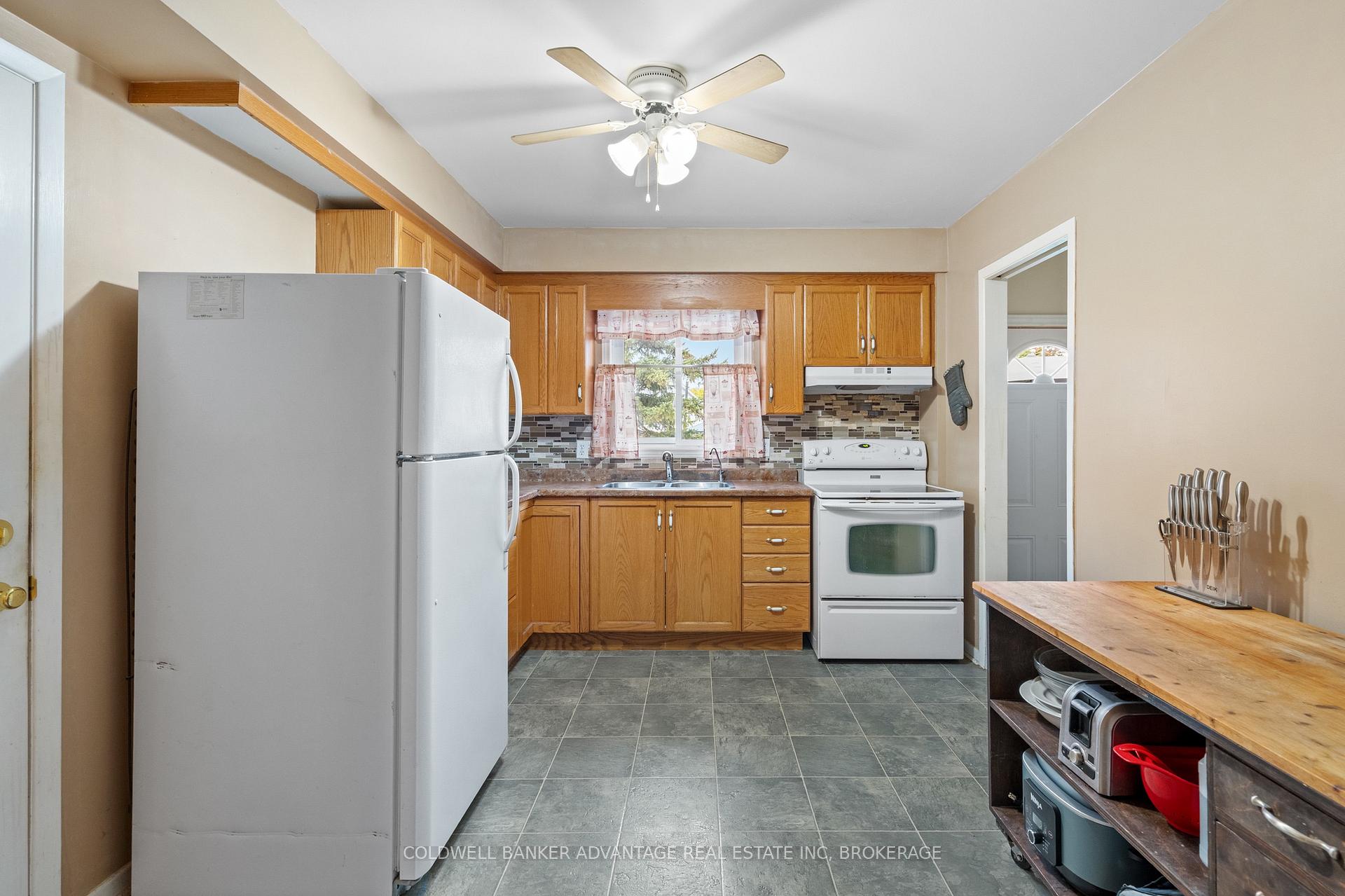 Photo 12 of 18 Joshua Court, Welland, Broadway — HOMEH