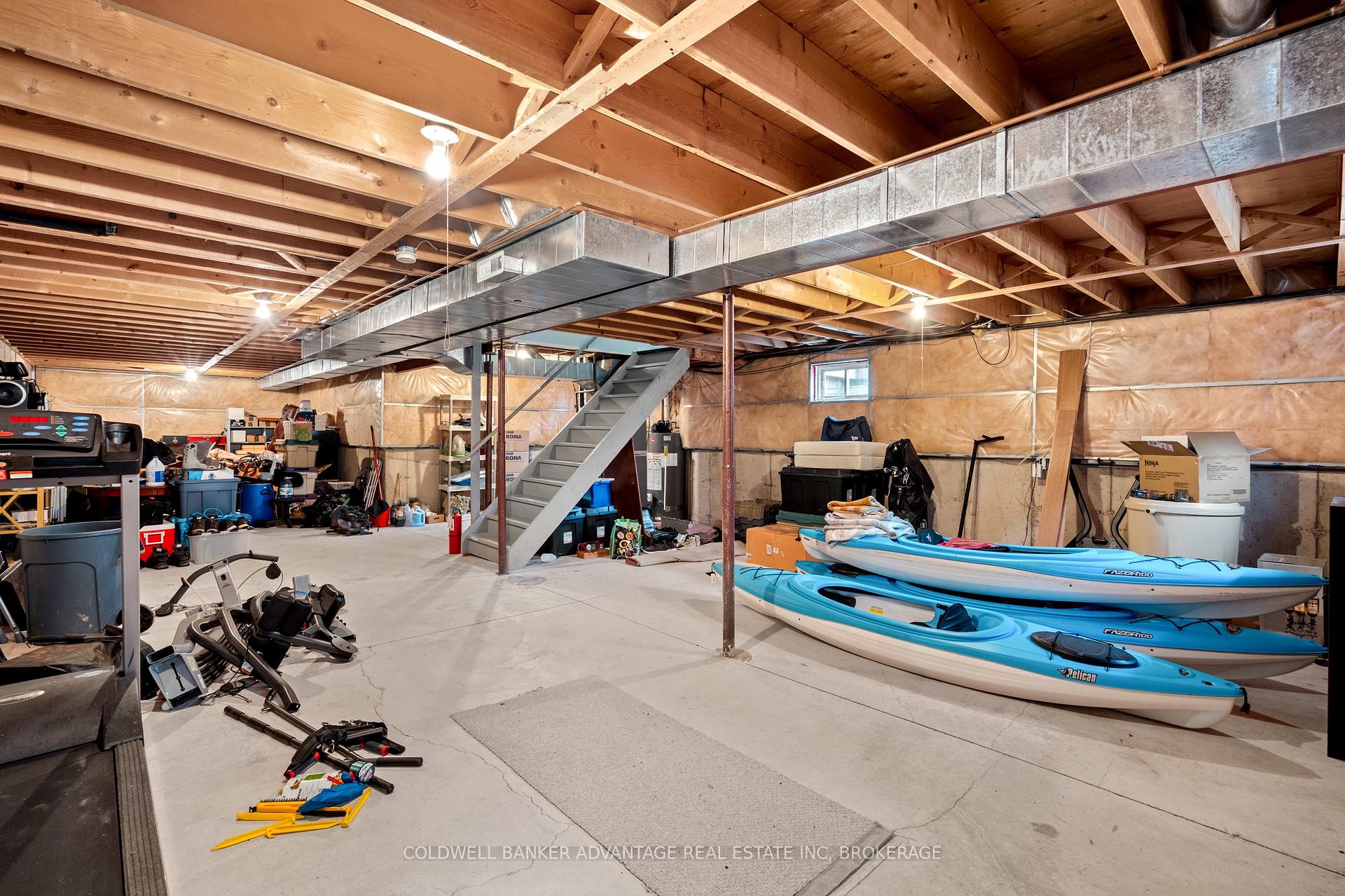 Photo 23 of 18 Joshua Court, Welland, Broadway — HOMEH