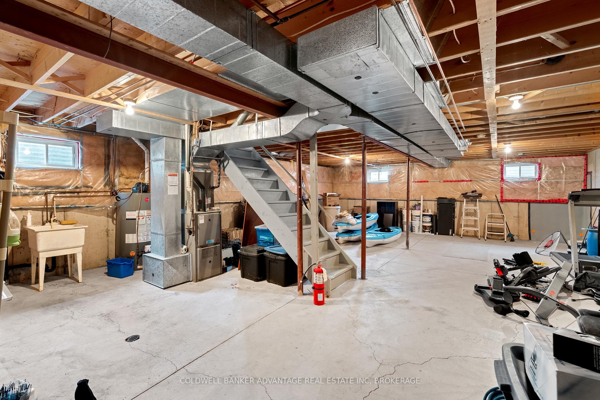 Photo 25 of 18 Joshua Court, Welland, Broadway — HOMEH