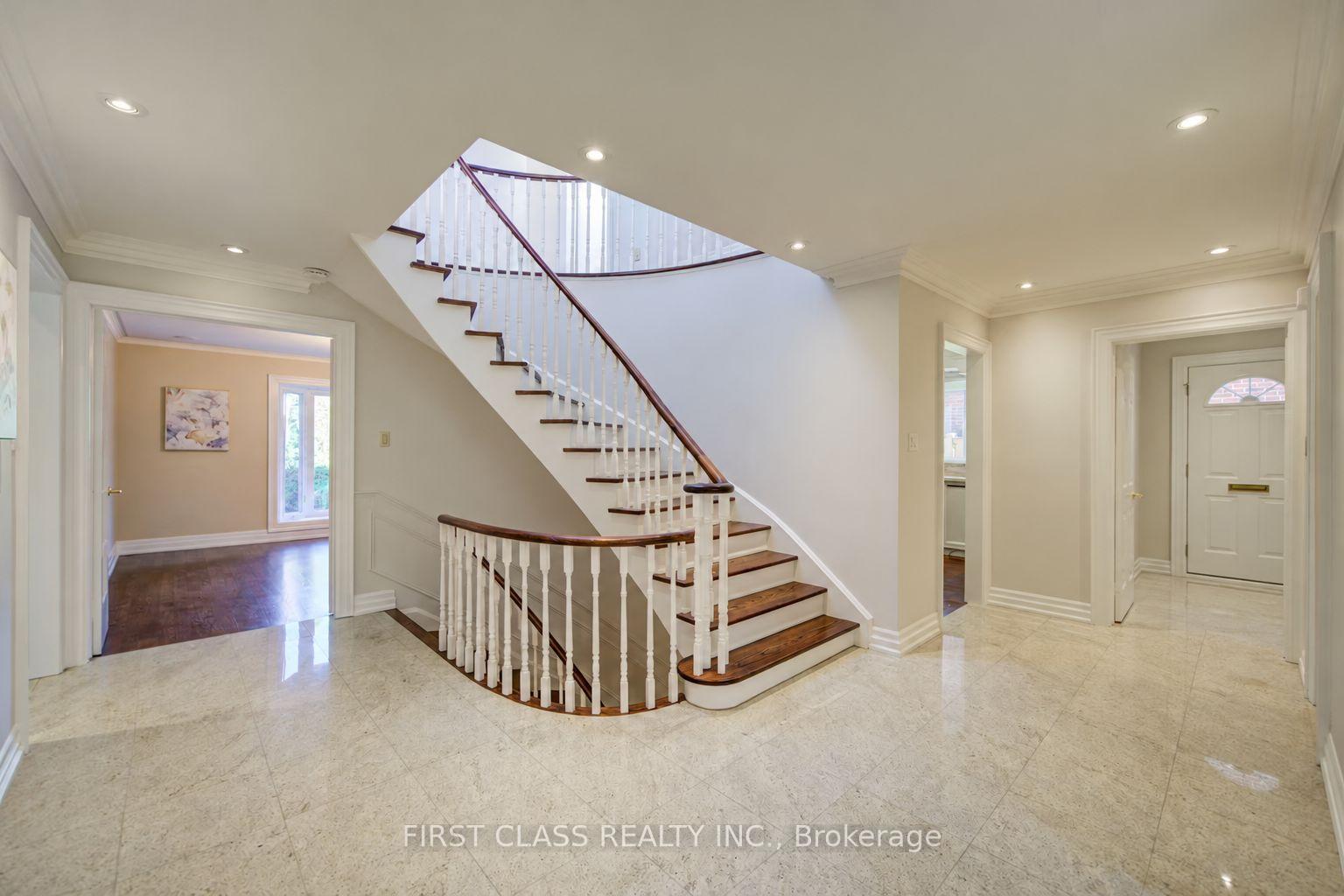 Photo 4 of 54 Magpie Crescent, North York, St. Andrew-Windfields — HOMEH