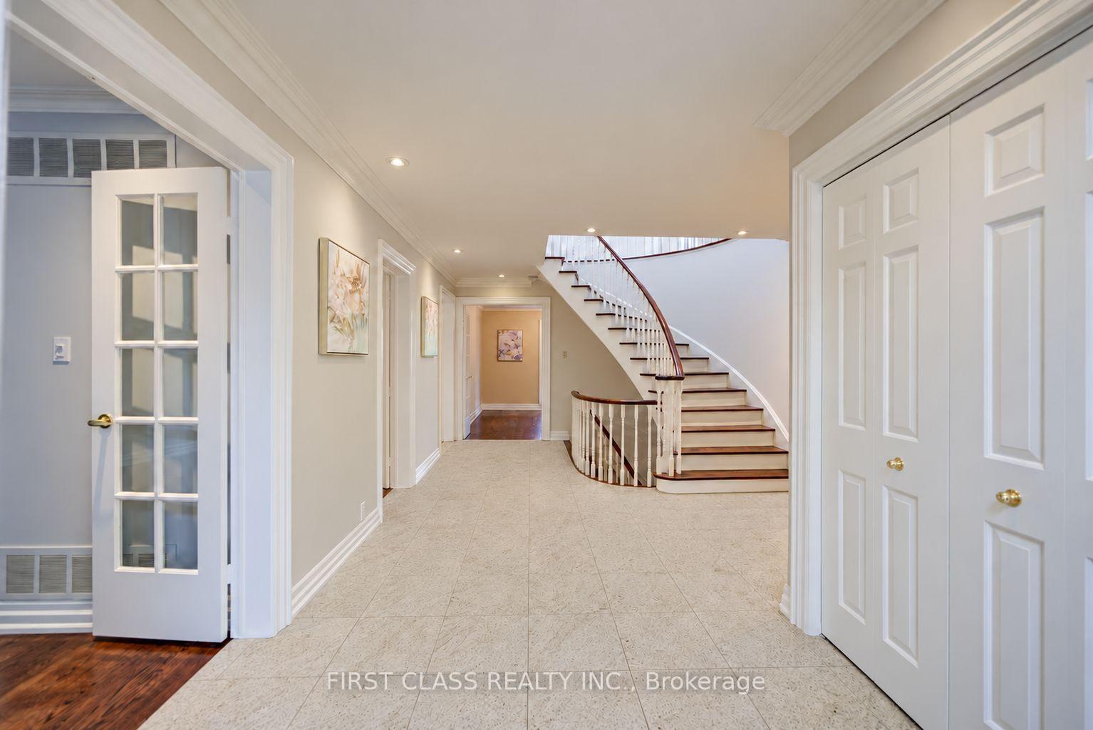 Photo 5 of 54 Magpie Crescent, North York, St. Andrew-Windfields — HOMEH