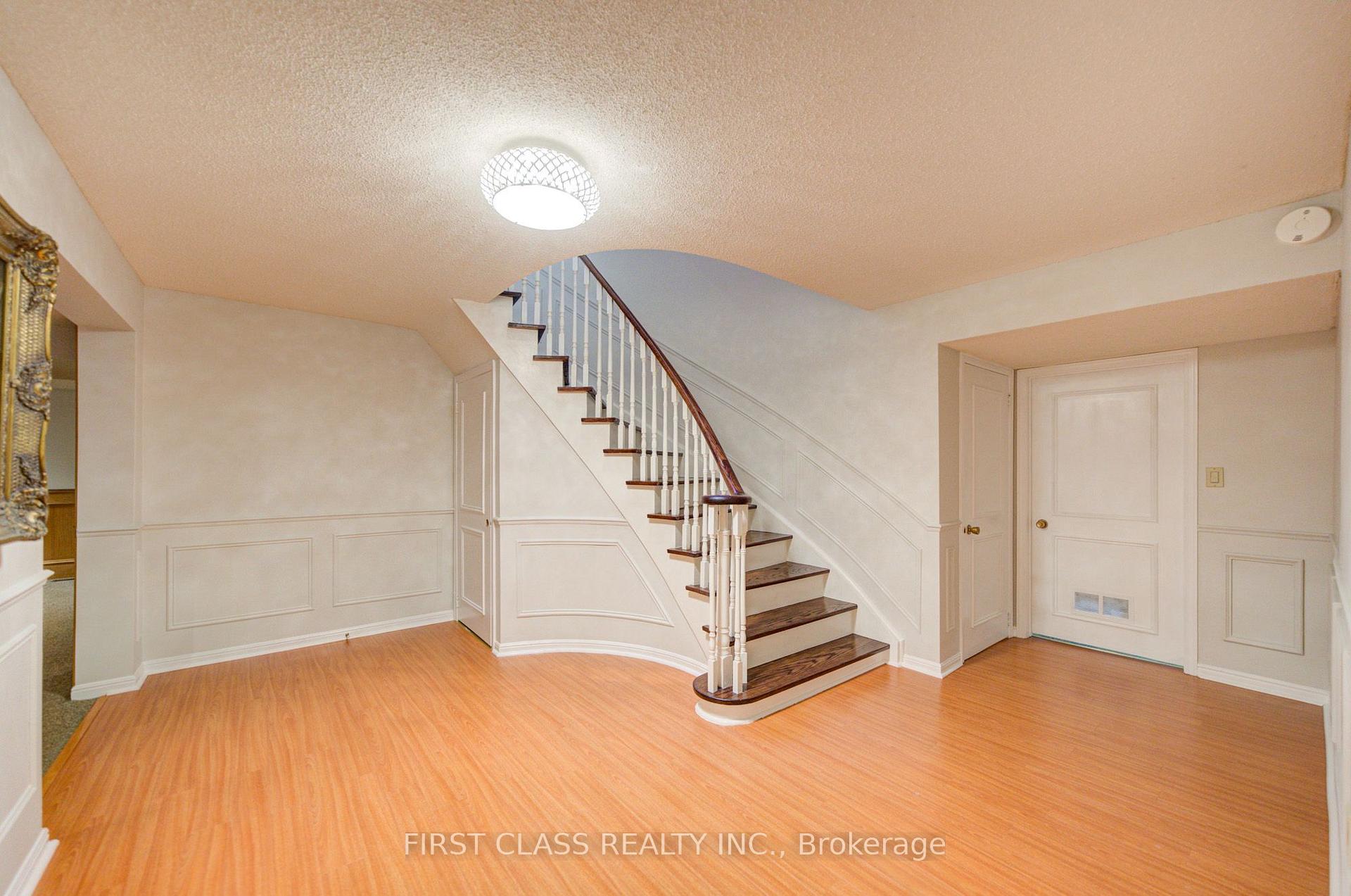 Photo 30 of 54 Magpie Crescent, North York, St. Andrew-Windfields — HOMEH