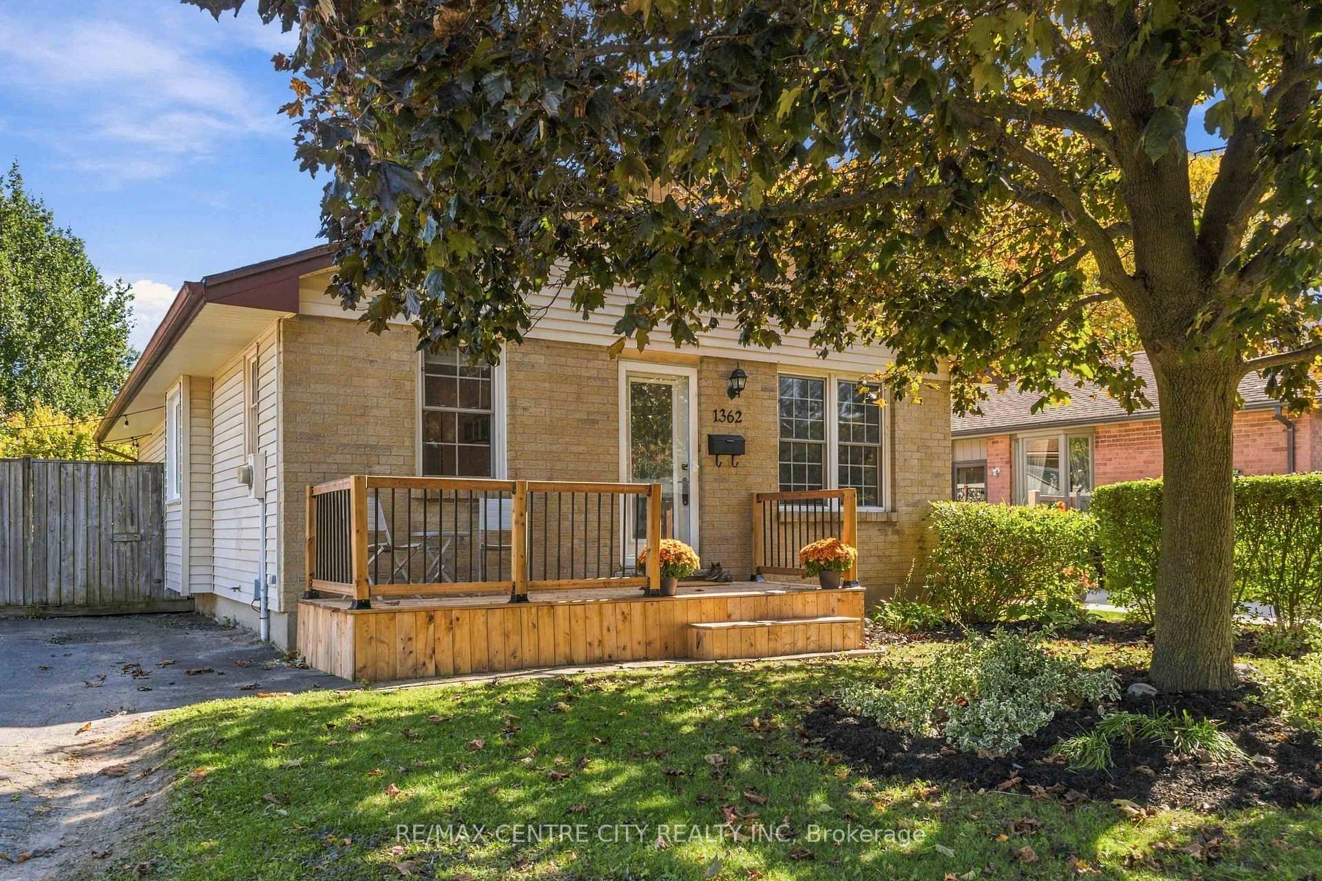 Photo of 1362 Aldersbrook Road