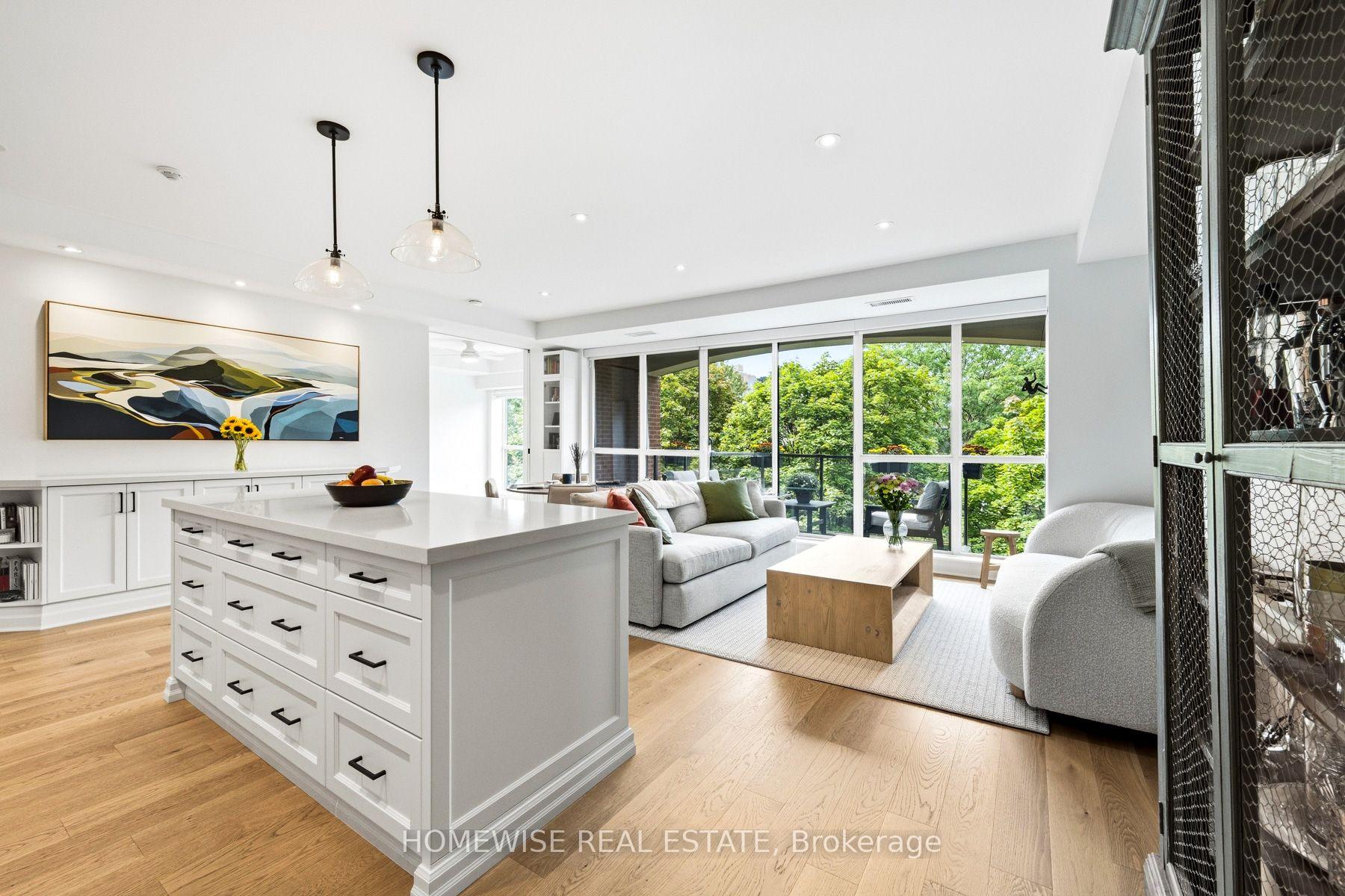 Photo 2 of Unit 403, 11 Soho Street, Toronto, Waterfront Communities — HOMEH