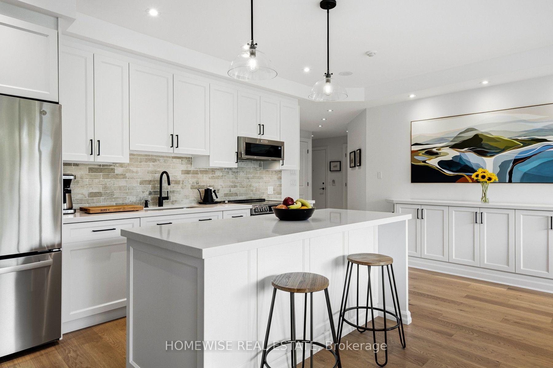 Photo 3 of Unit 403, 11 Soho Street, Toronto, Waterfront Communities — HOMEH