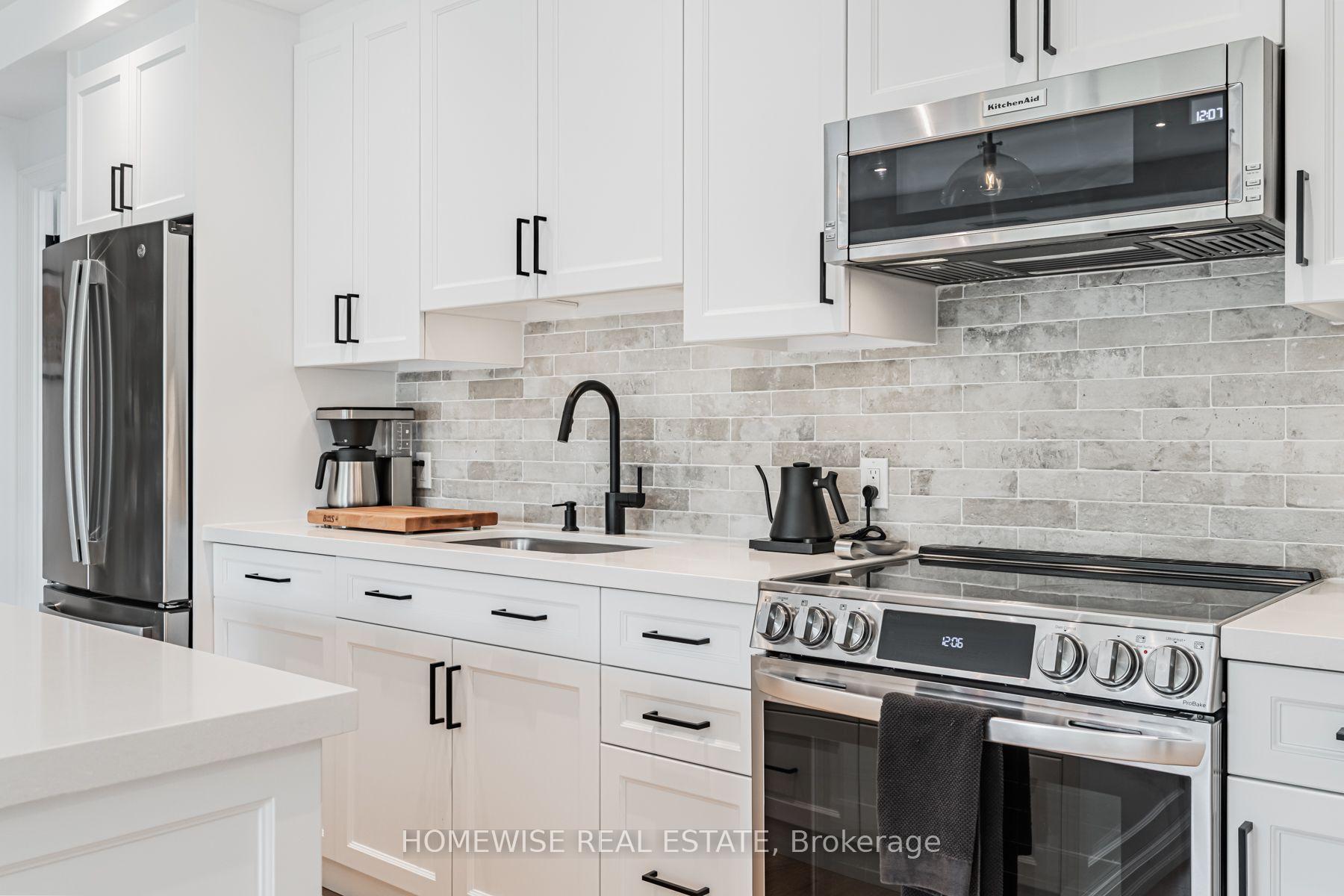 Photo 4 of Unit 403, 11 Soho Street, Toronto, Waterfront Communities — HOMEH
