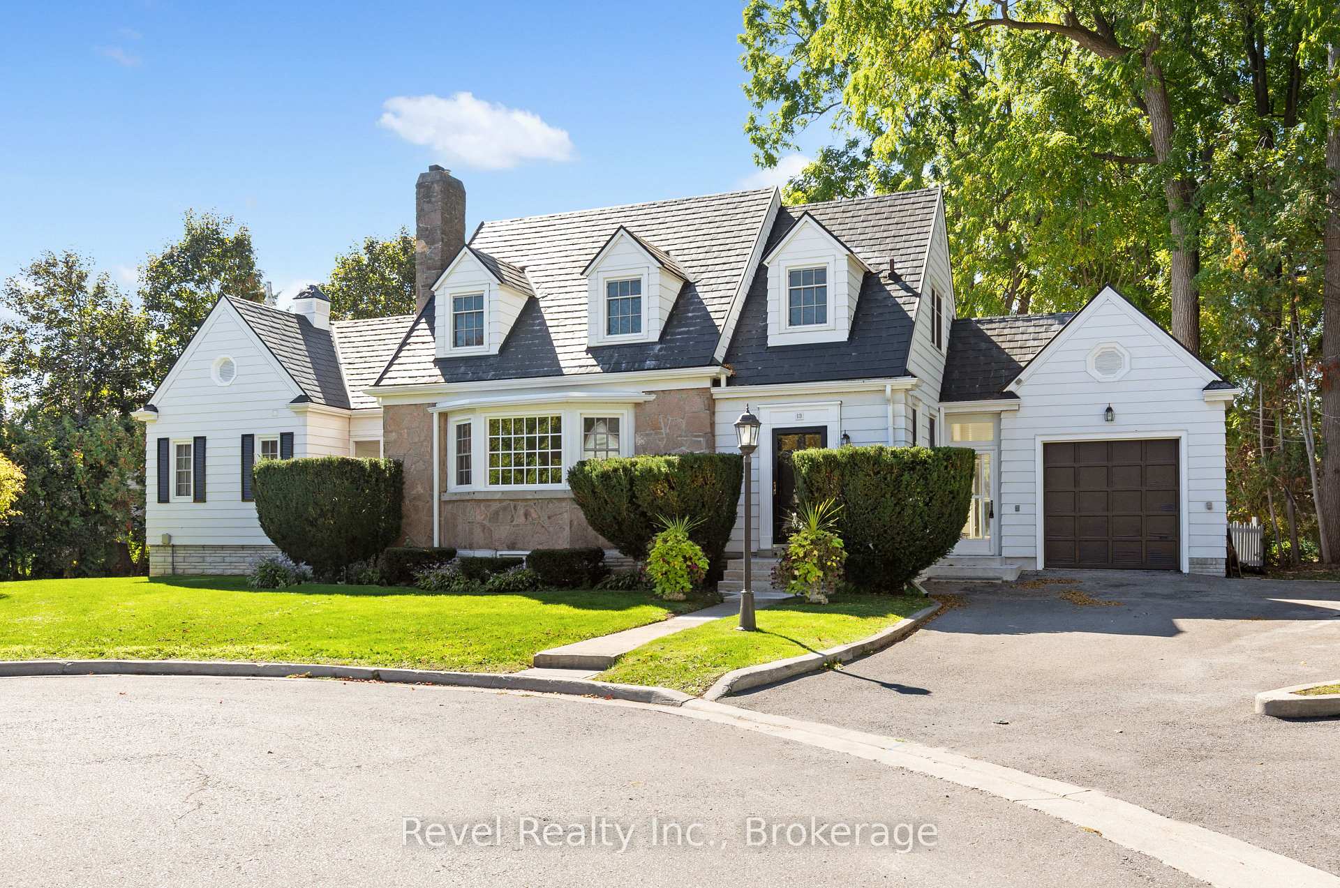Photo 4 of 13 Sylvan Crescent, Kawartha Lakes, Lindsay — HOMEH