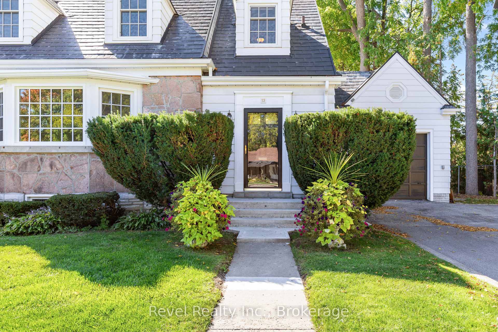 Photo 5 of 13 Sylvan Crescent, Kawartha Lakes, Lindsay — HOMEH