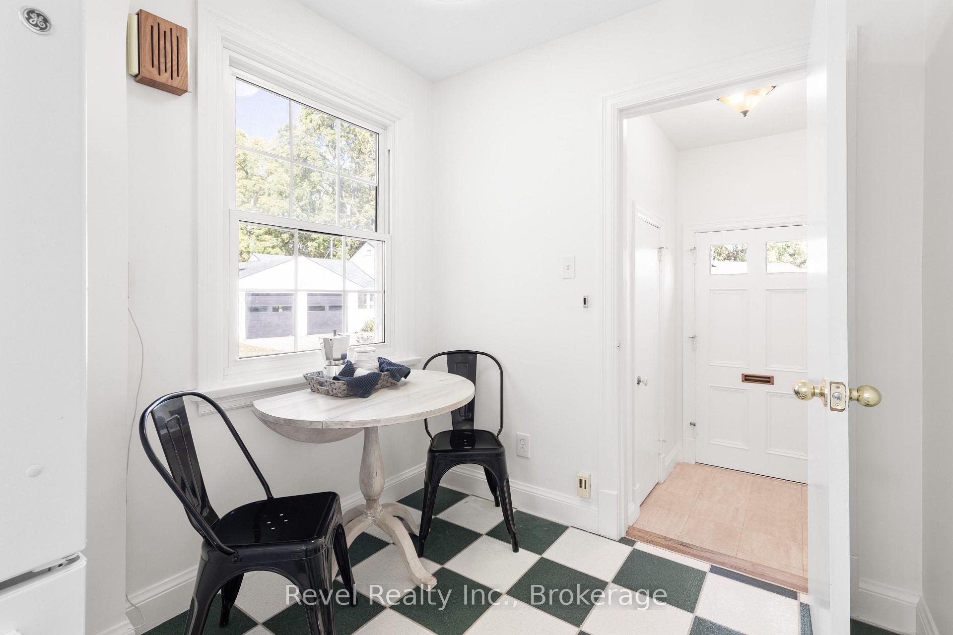 Photo 11 of 13 Sylvan Crescent, Kawartha Lakes, Lindsay — HOMEH