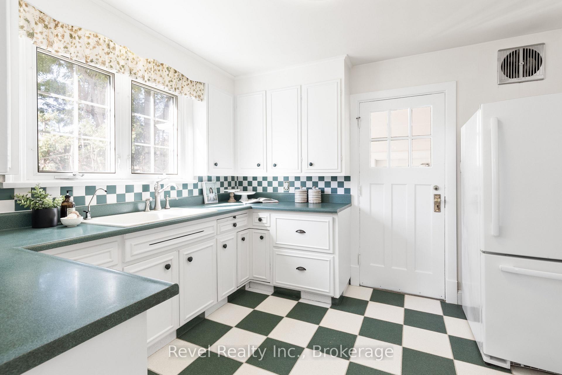 Photo 13 of 13 Sylvan Crescent, Kawartha Lakes, Lindsay — HOMEH
