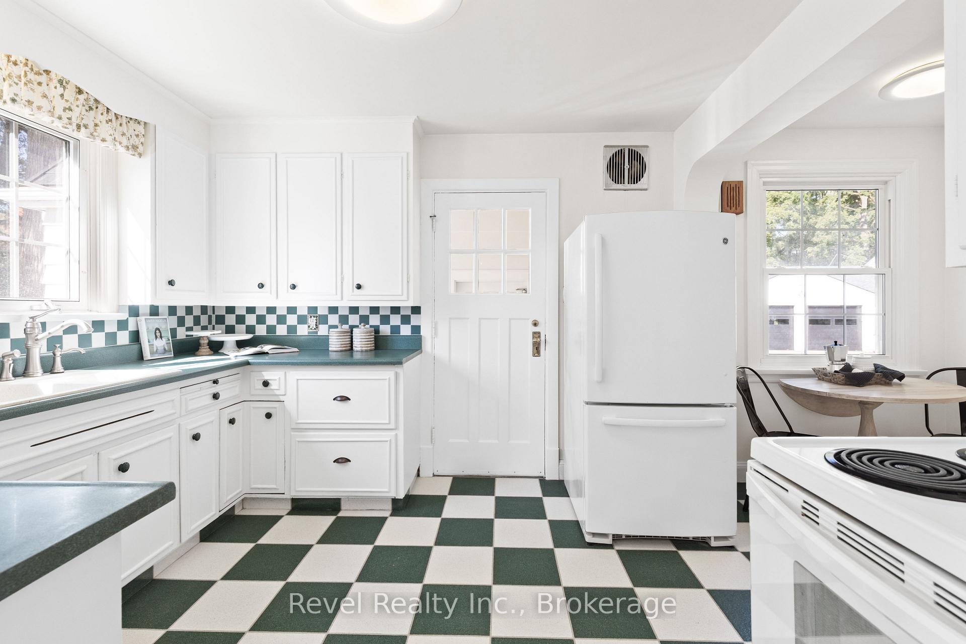Photo 14 of 13 Sylvan Crescent, Kawartha Lakes, Lindsay — HOMEH
