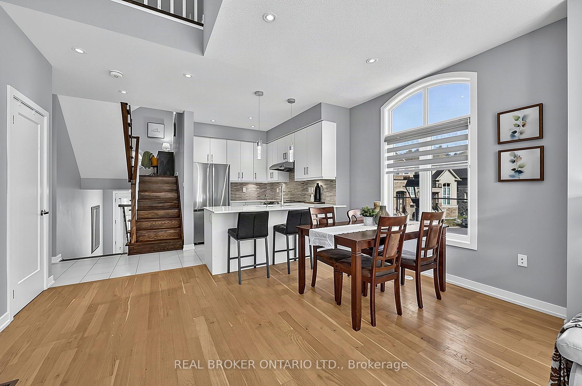 Photo 4 of 31 Lyall Stokes Circle, East Gwillimbury, Mt Albert — HOMEH