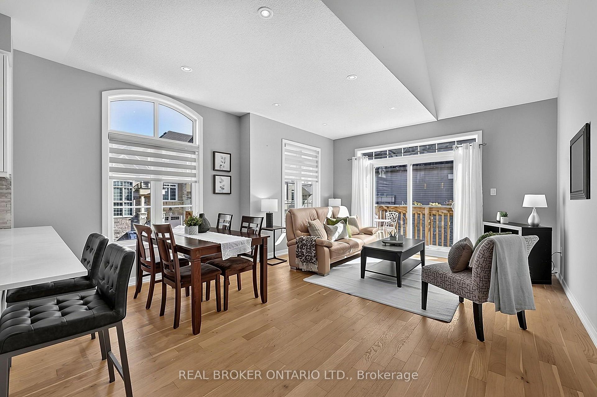 Photo 5 of 31 Lyall Stokes Circle, East Gwillimbury, Mt Albert — HOMEH