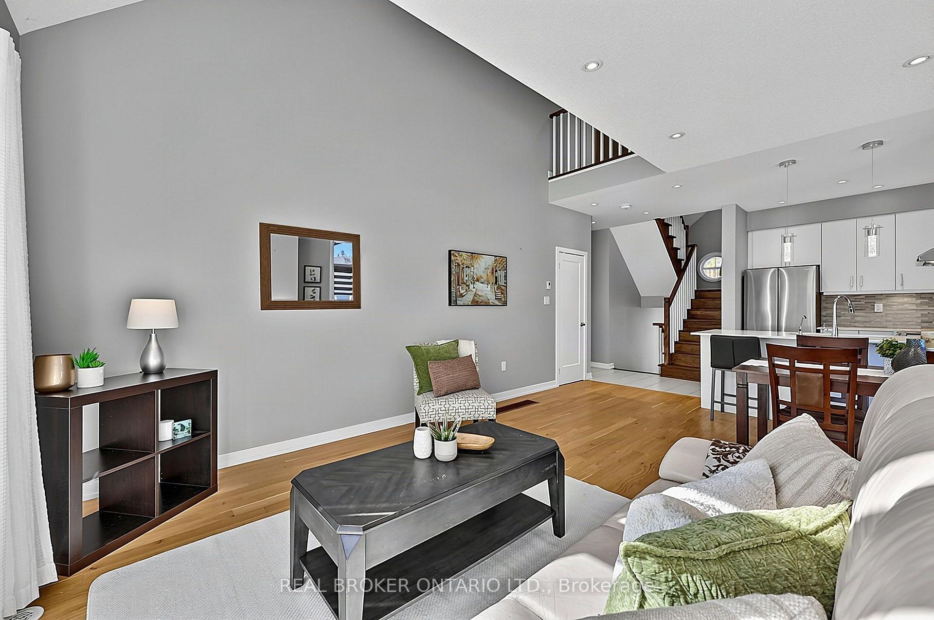 Photo 7 of 31 Lyall Stokes Circle, East Gwillimbury, Mt Albert — HOMEH