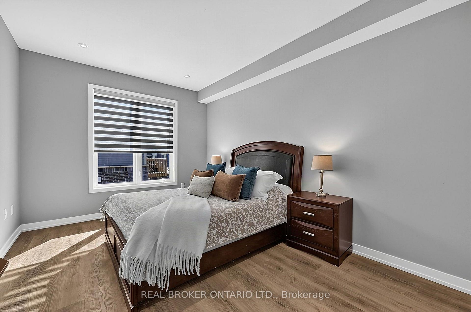 Photo 8 of 31 Lyall Stokes Circle, East Gwillimbury, Mt Albert — HOMEH