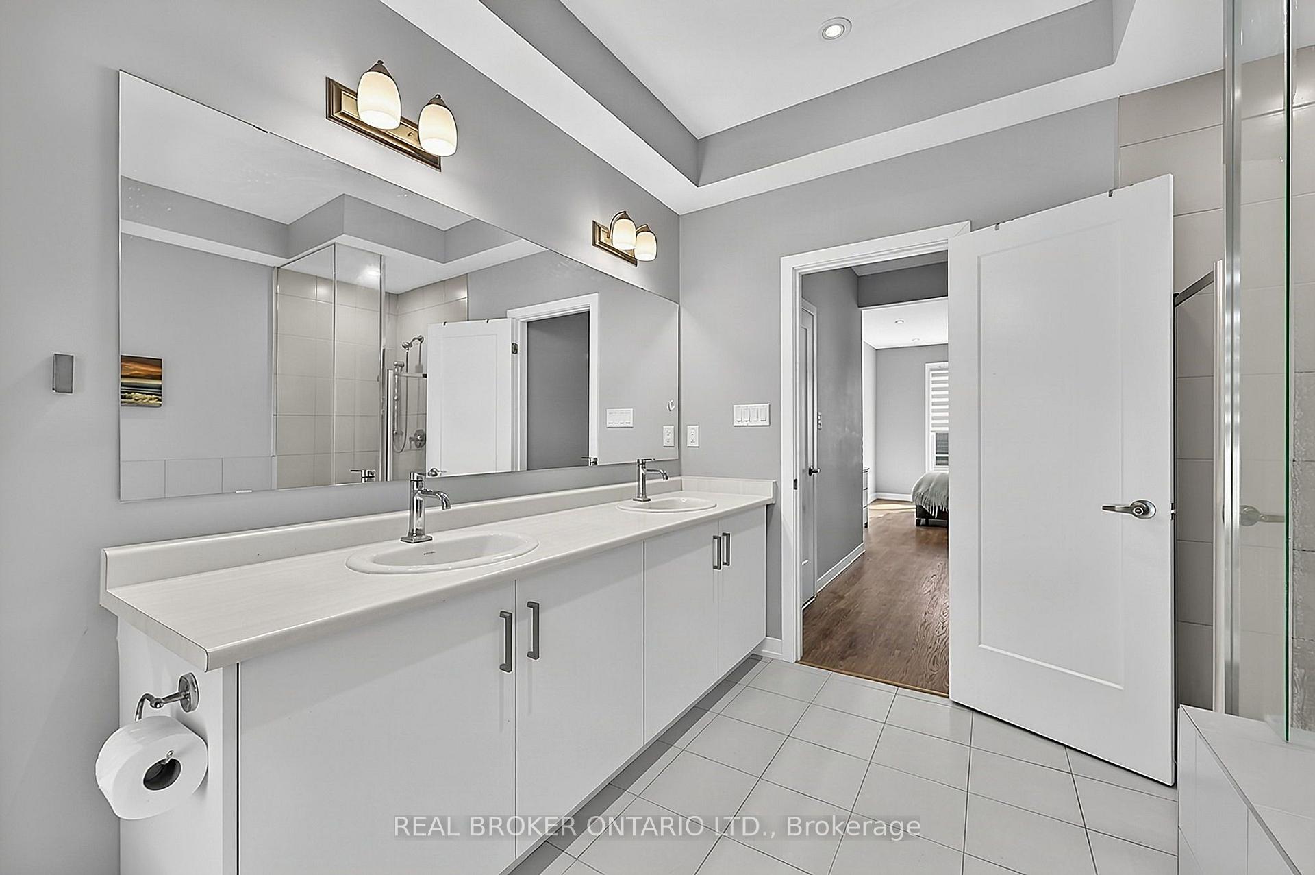 Photo 11 of 31 Lyall Stokes Circle, East Gwillimbury, Mt Albert — HOMEH