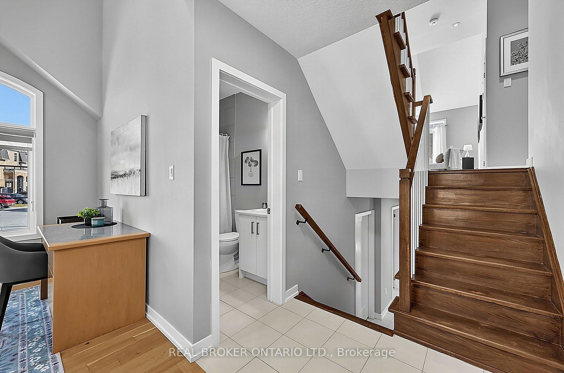 Photo 19 of 31 Lyall Stokes Circle, East Gwillimbury, Mt Albert — HOMEH