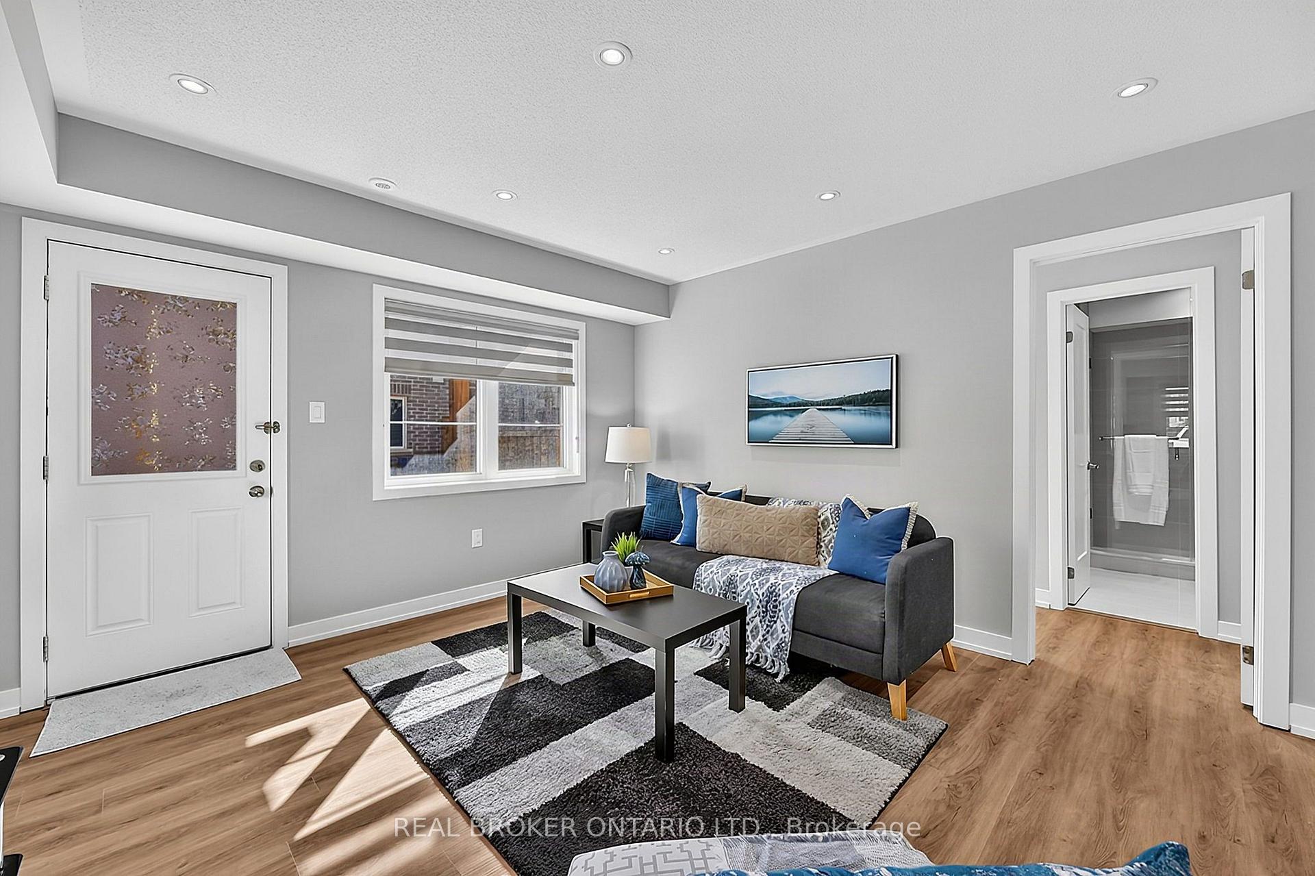 Photo 22 of 31 Lyall Stokes Circle, East Gwillimbury, Mt Albert — HOMEH