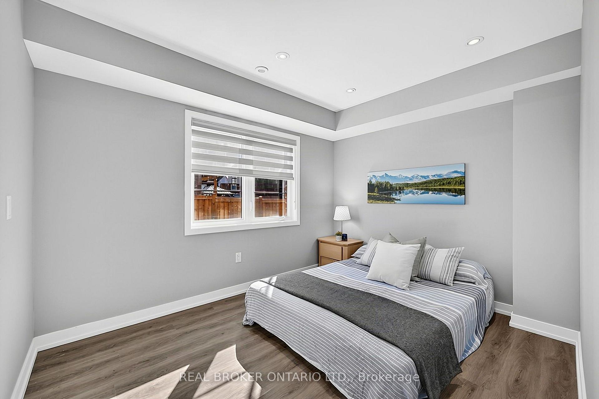 Photo 23 of 31 Lyall Stokes Circle, East Gwillimbury, Mt Albert — HOMEH