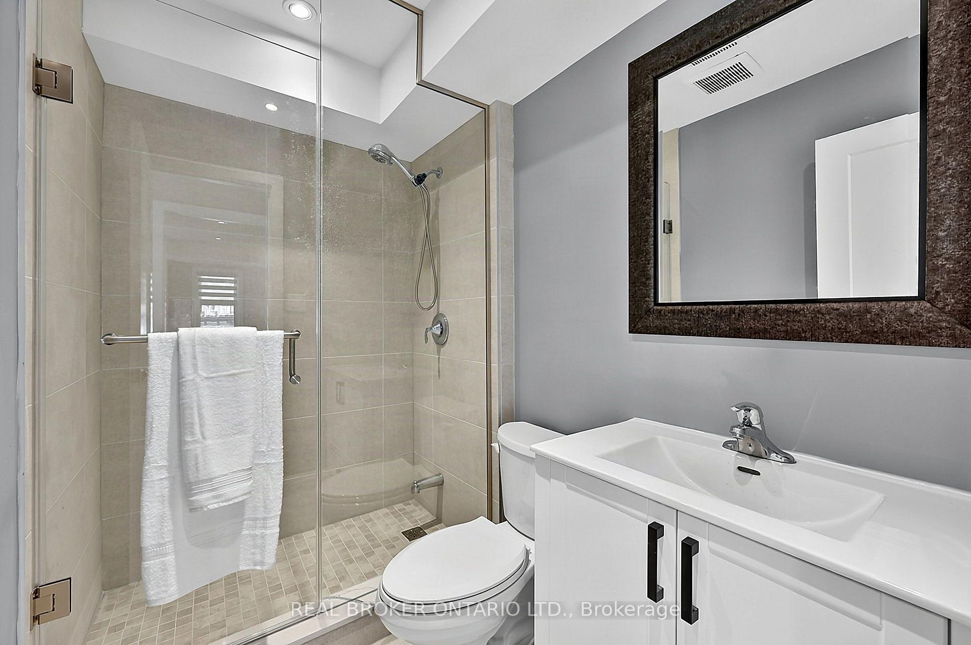 Photo 24 of 31 Lyall Stokes Circle, East Gwillimbury, Mt Albert — HOMEH
