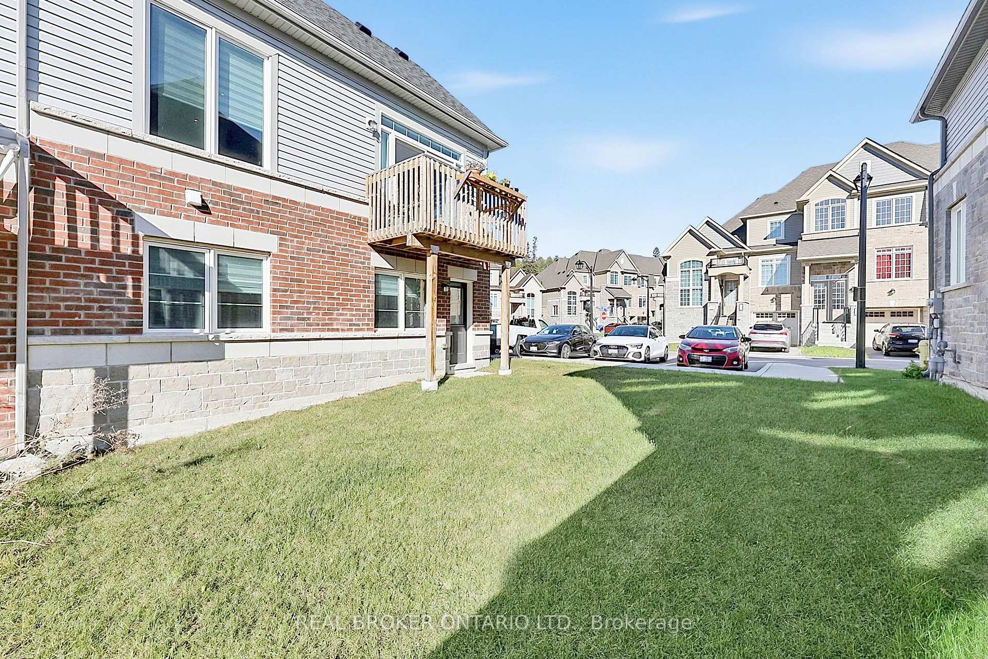 Photo 28 of 31 Lyall Stokes Circle, East Gwillimbury, Mt Albert — HOMEH