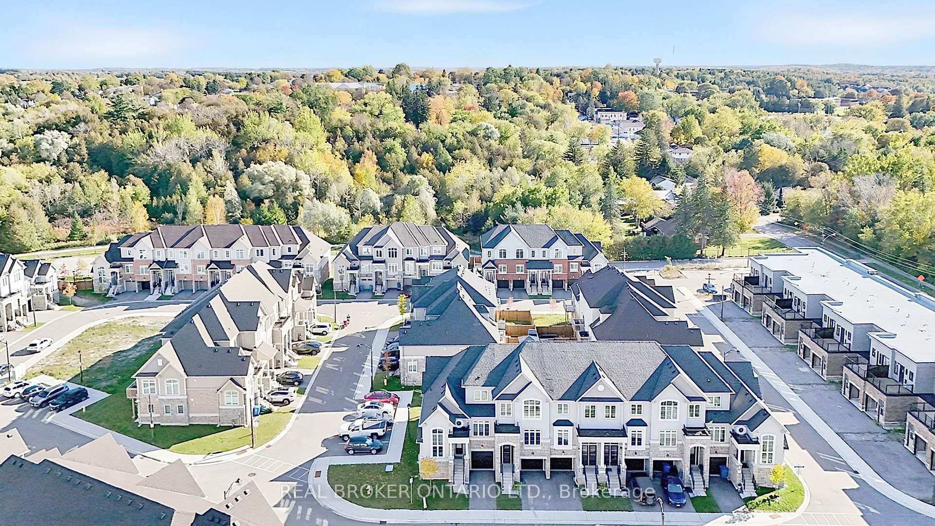 Photo 29 of 31 Lyall Stokes Circle, East Gwillimbury, Mt Albert — HOMEH