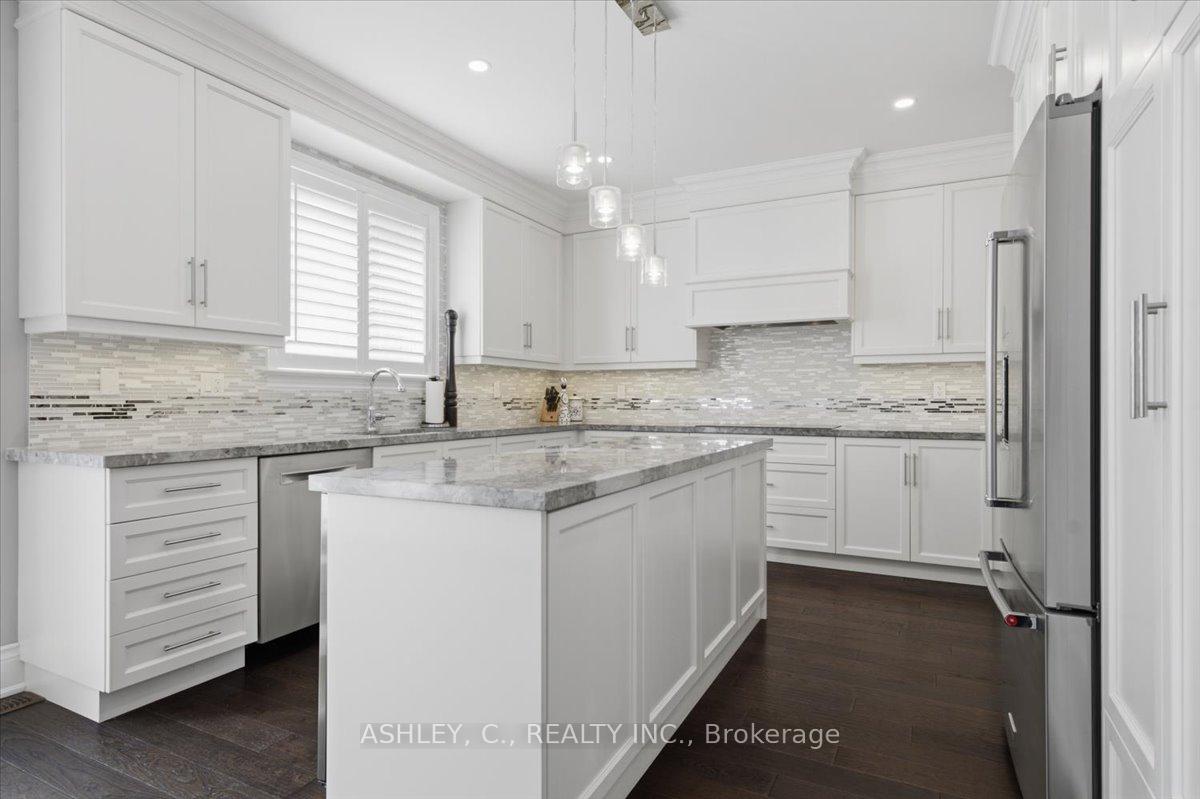Photo 12 of 2177 Vineland Crescent, Oakville, River Oaks — HOMEH