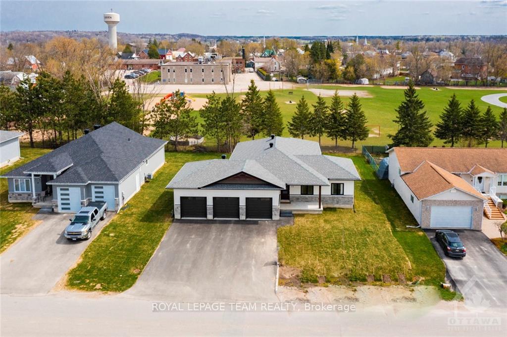 Photo 2 of 13 Morrison Drive, Whitewater Region, Cobden — HOMEH