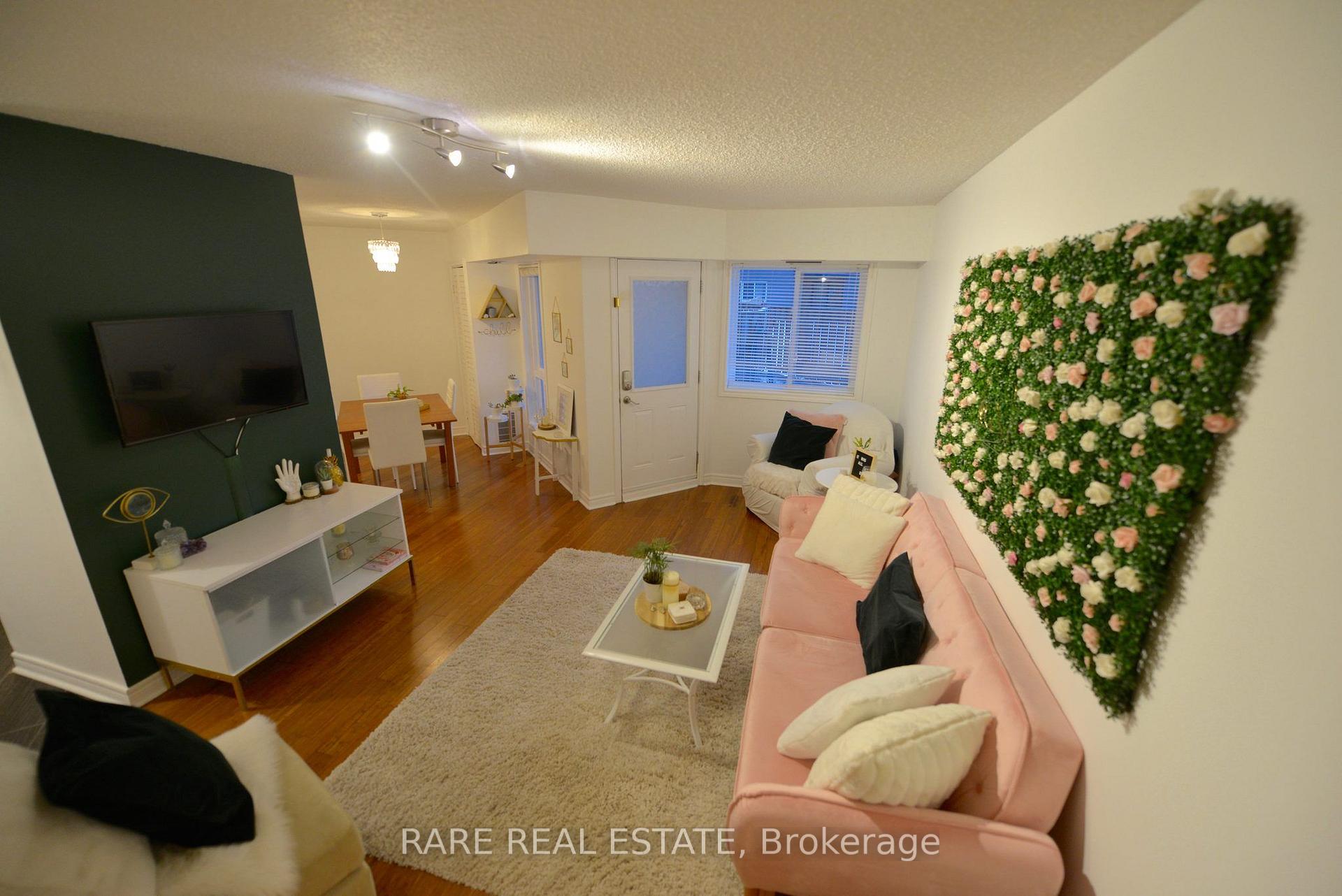 Photo 3 of Unit 112, 2001 Bonnymede Drive, Mississauga, Clarkson — HOMEH