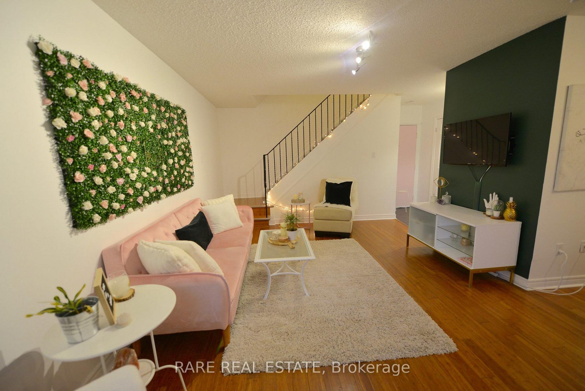 Photo 9 of Unit 112, 2001 Bonnymede Drive, Mississauga, Clarkson — HOMEH