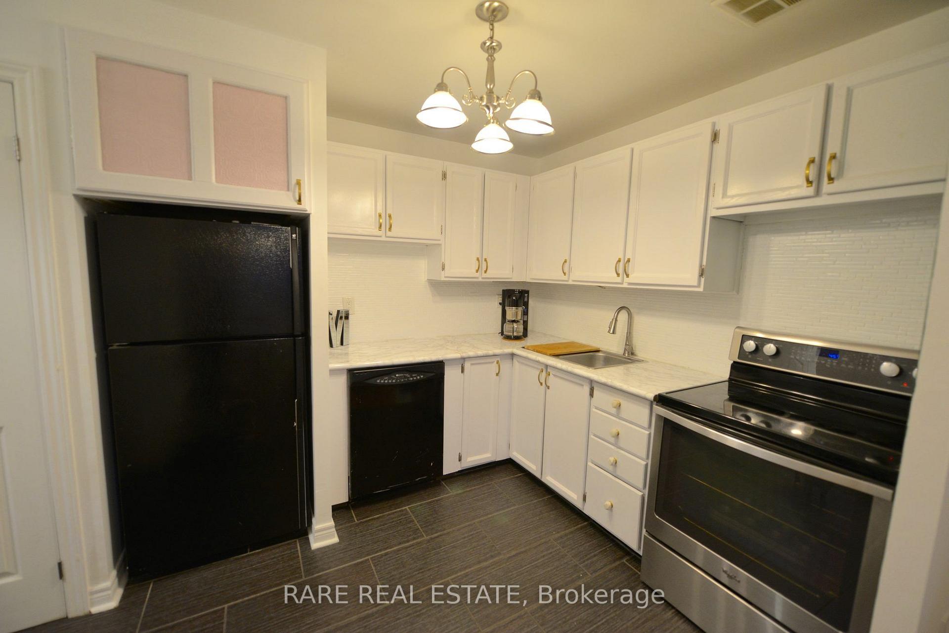 Photo 11 of Unit 112, 2001 Bonnymede Drive, Mississauga, Clarkson — HOMEH