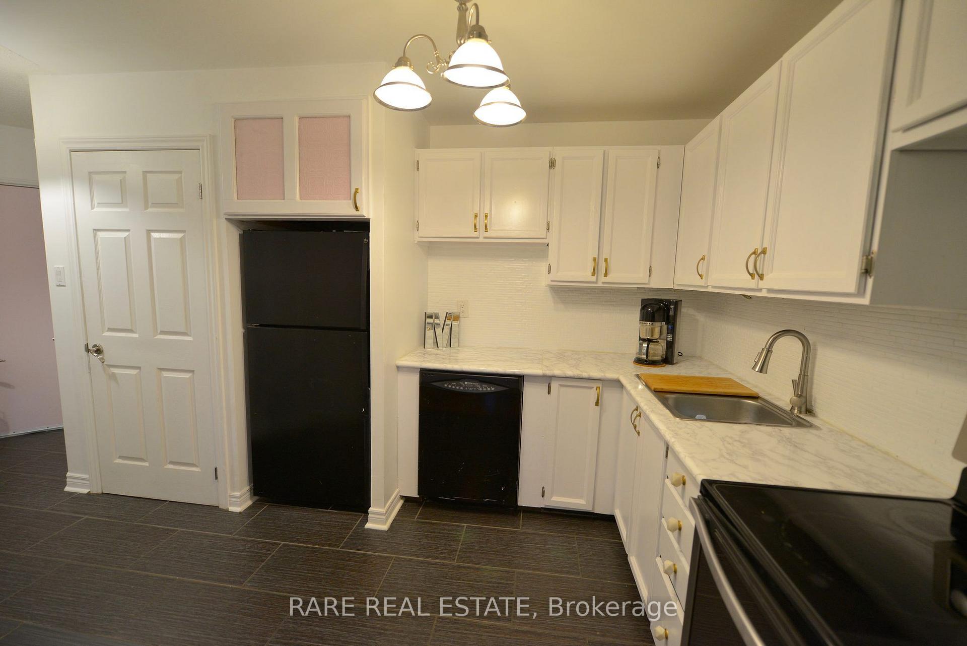 Photo 13 of Unit 112, 2001 Bonnymede Drive, Mississauga, Clarkson — HOMEH