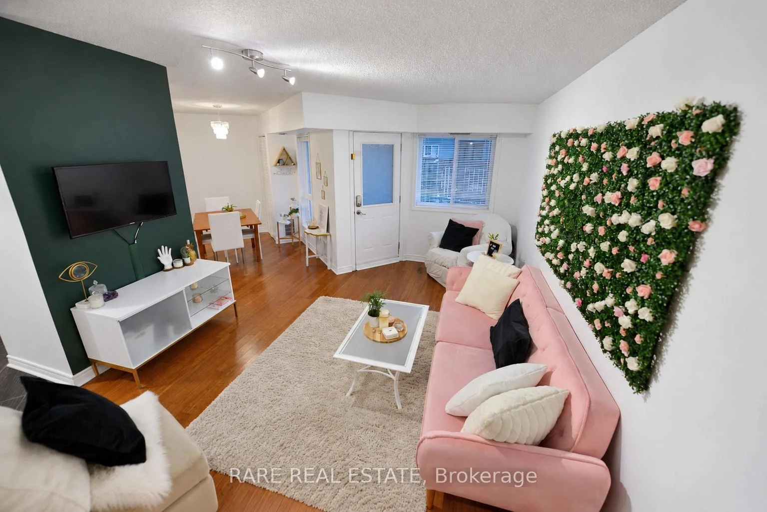 Photo 4 of Unit 112, 2001 Bonnymede Drive, Mississauga, Clarkson — HOMEH
