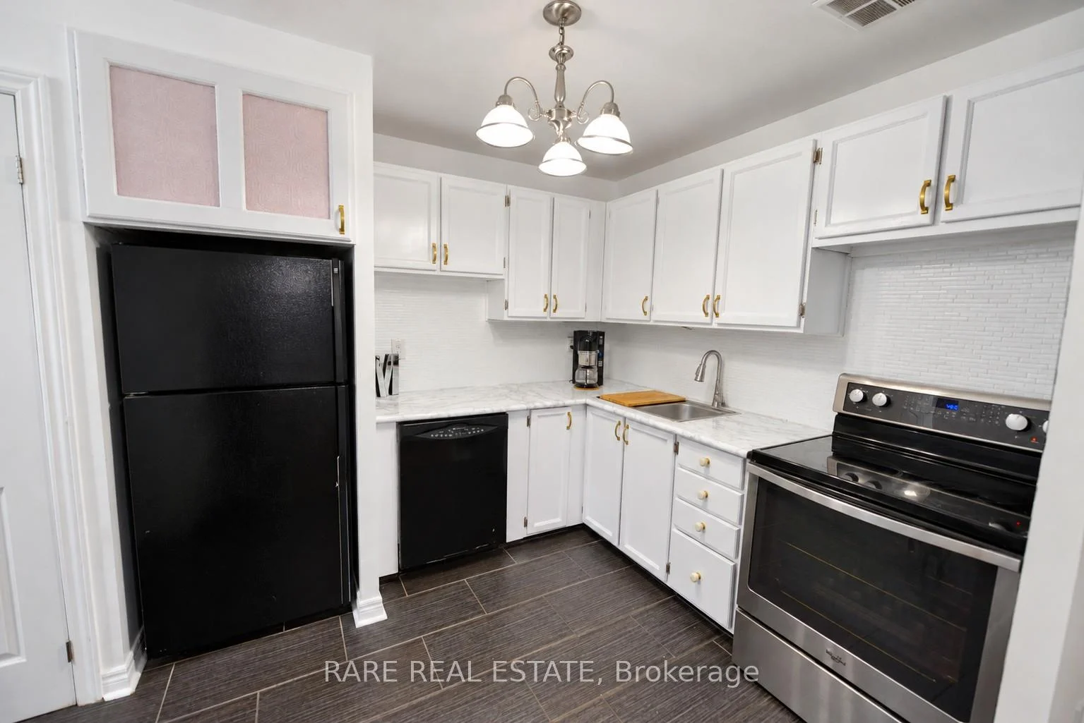 Photo 12 of Unit 112, 2001 Bonnymede Drive, Mississauga, Clarkson — HOMEH
