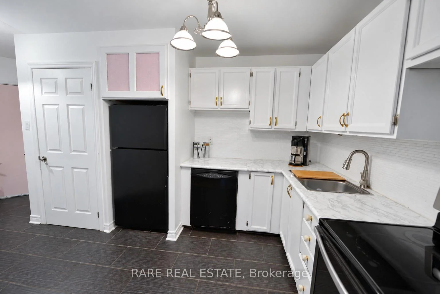 Photo 14 of Unit 112, 2001 Bonnymede Drive, Mississauga, Clarkson — HOMEH