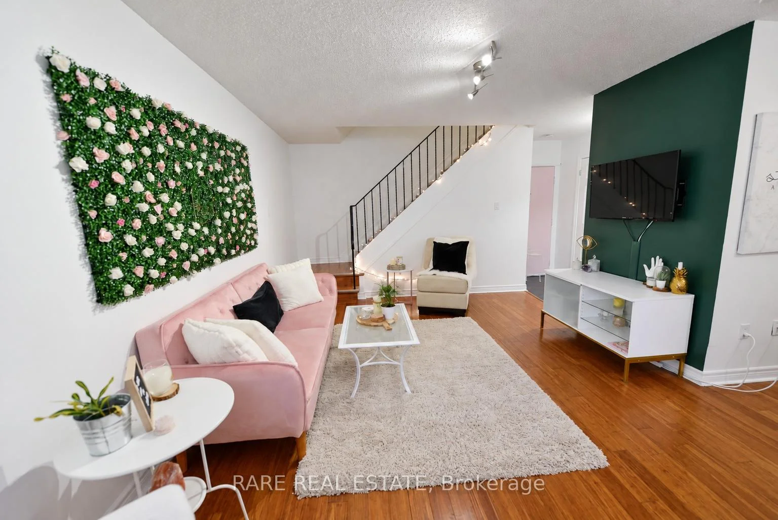 Photo 10 of Unit 112, 2001 Bonnymede Drive, Mississauga, Clarkson — HOMEH