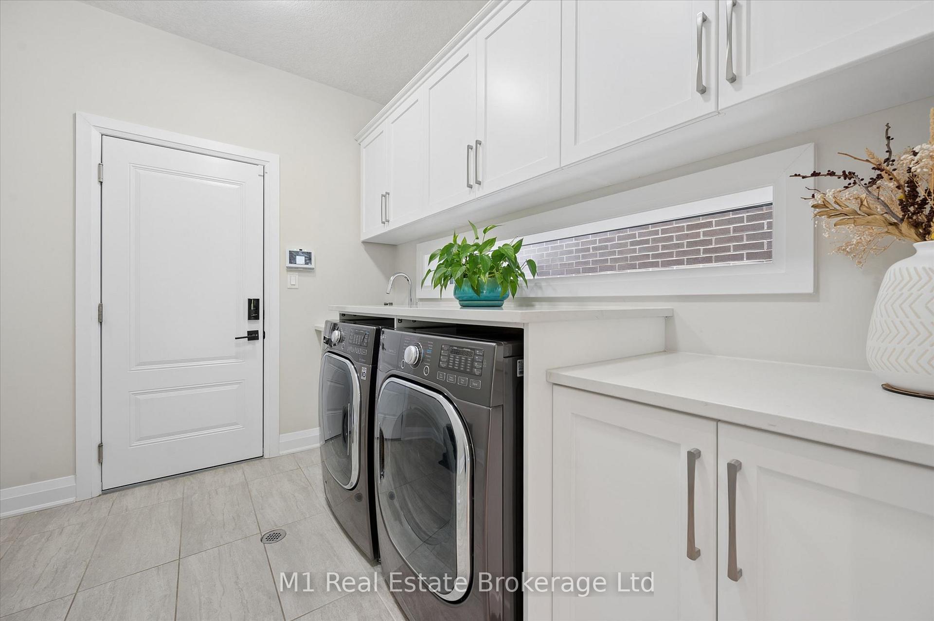 Photo 18 of 545 Bridgemill Crescent, Kitchener, Grand River South — HOMEH