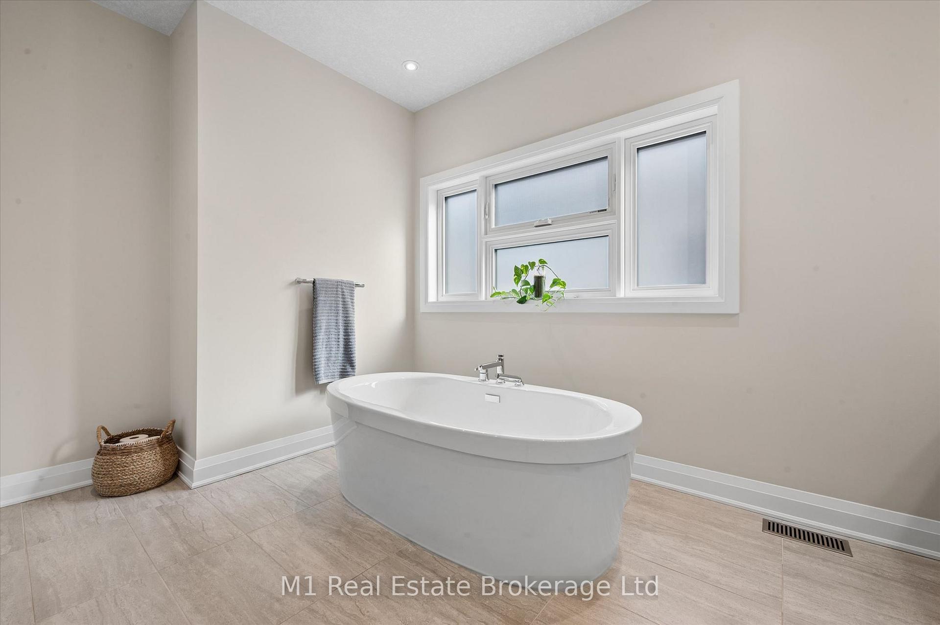 Photo 36 of 545 Bridgemill Crescent, Kitchener, Grand River South — HOMEH