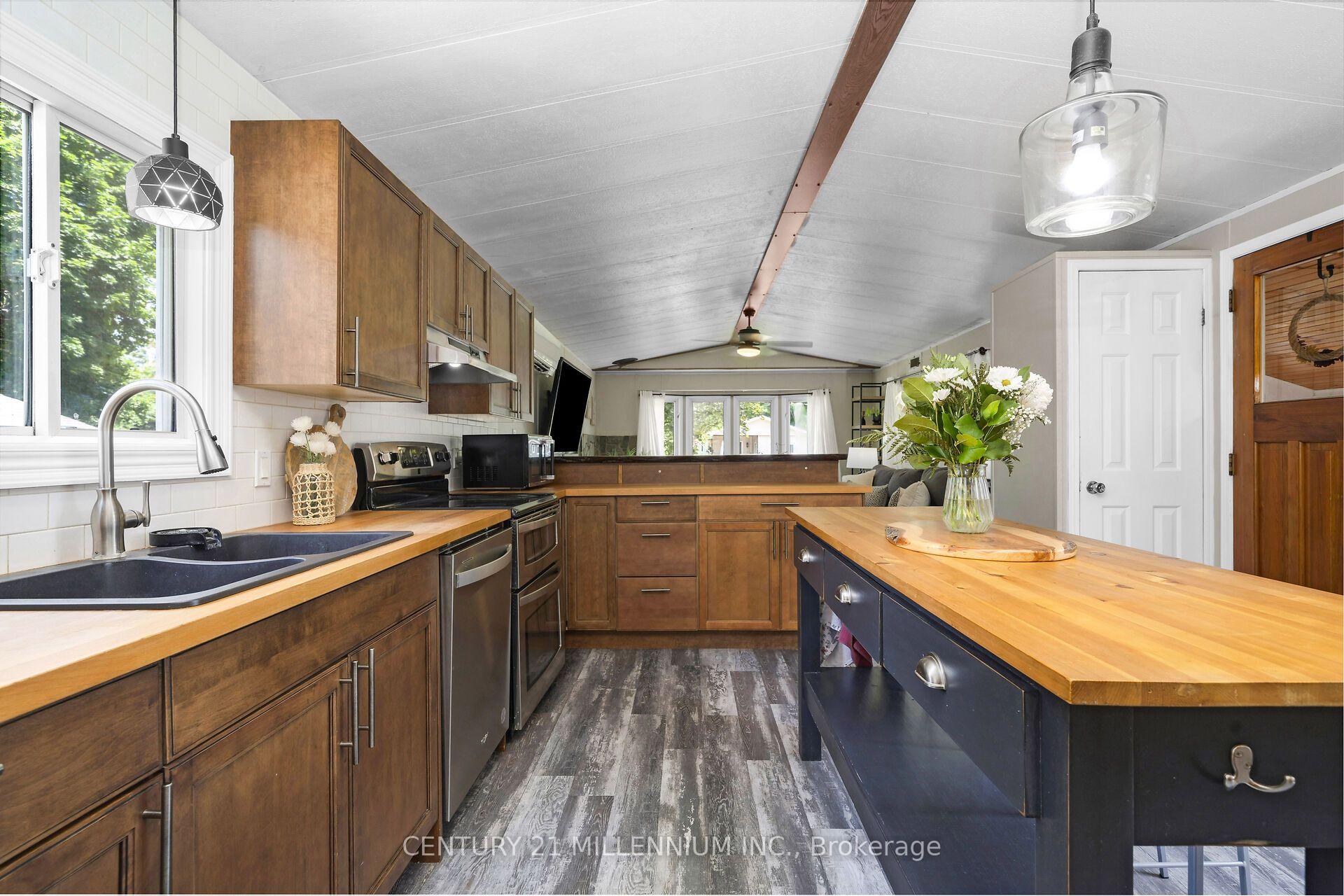 Photo 13 of 10 Park Boulevard, Erin — HOMEH