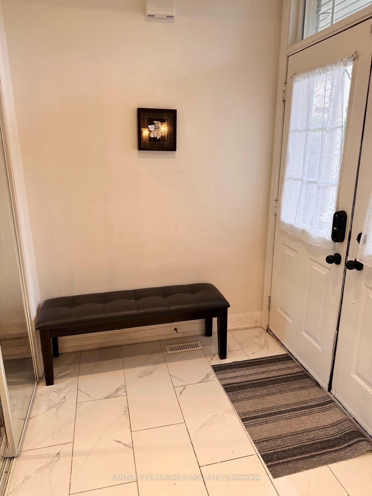 Photo 2 of 82 Raintree Crescent, Richmond Hill, Oak Ridges — HOMEH