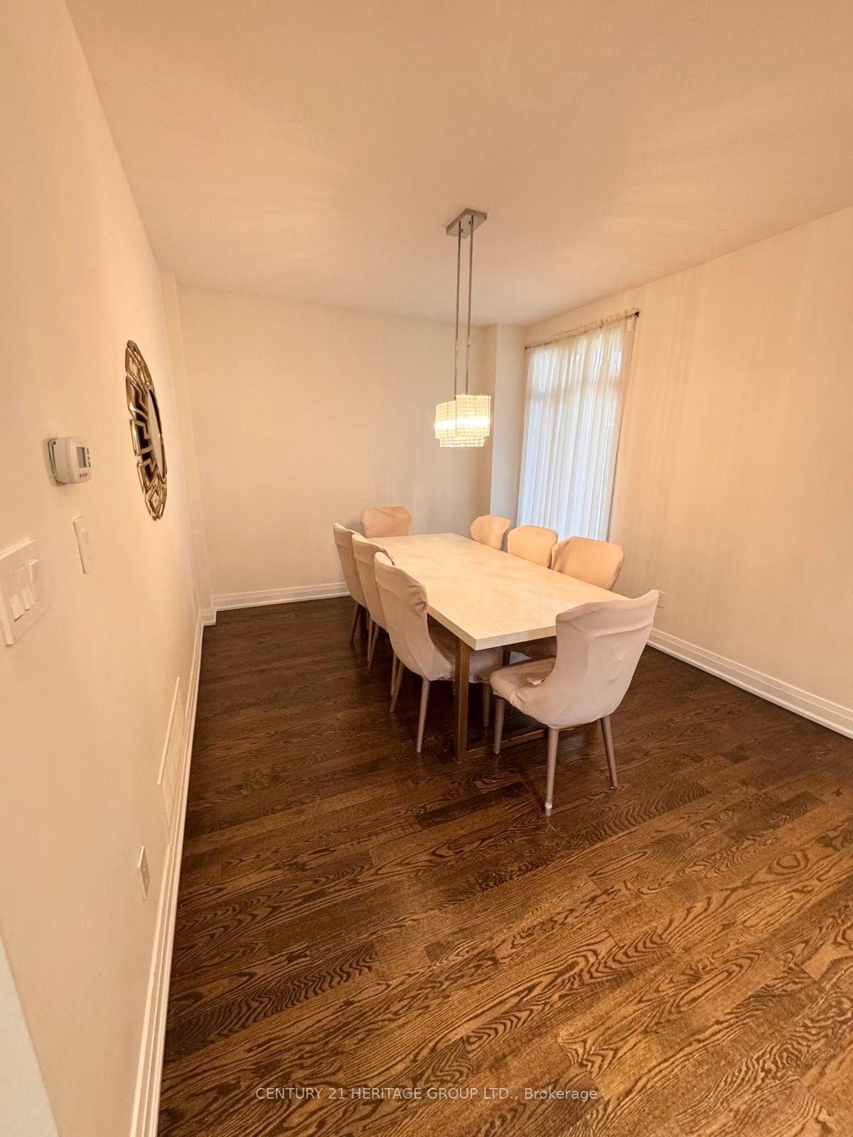 Photo 5 of 82 Raintree Crescent, Richmond Hill, Oak Ridges — HOMEH