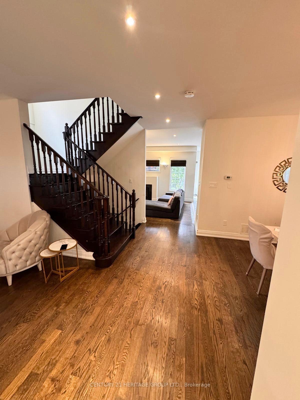 Photo 6 of 82 Raintree Crescent, Richmond Hill, Oak Ridges — HOMEH