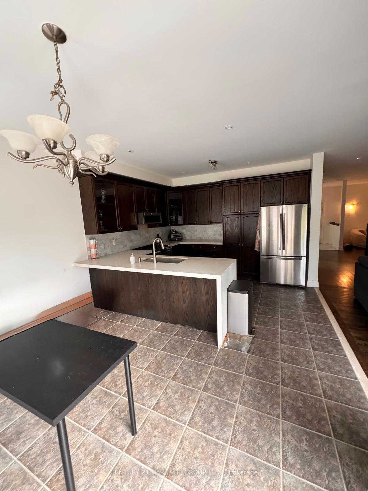 Photo 8 of 82 Raintree Crescent, Richmond Hill, Oak Ridges — HOMEH