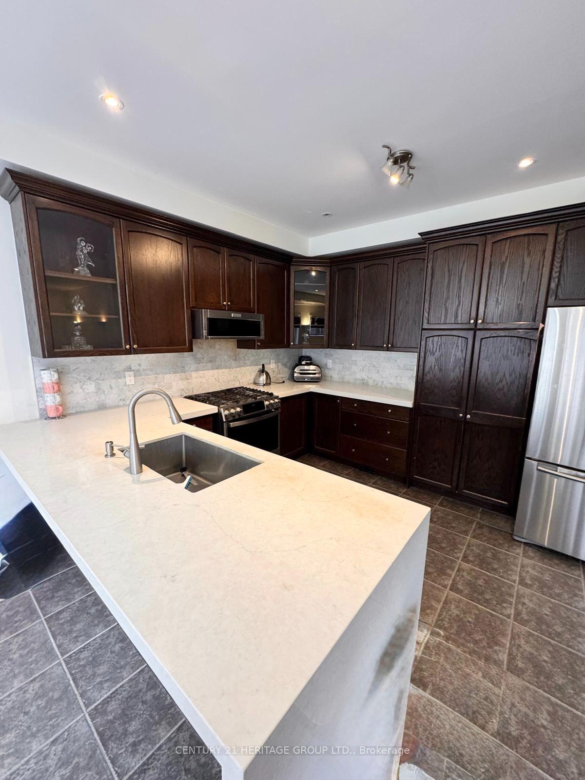 Photo 9 of 82 Raintree Crescent, Richmond Hill, Oak Ridges — HOMEH