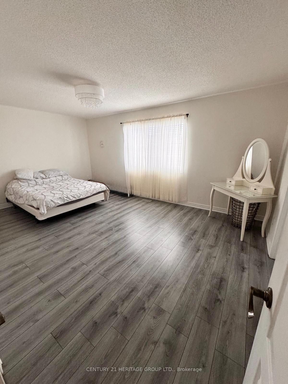 Photo 11 of 82 Raintree Crescent, Richmond Hill, Oak Ridges — HOMEH