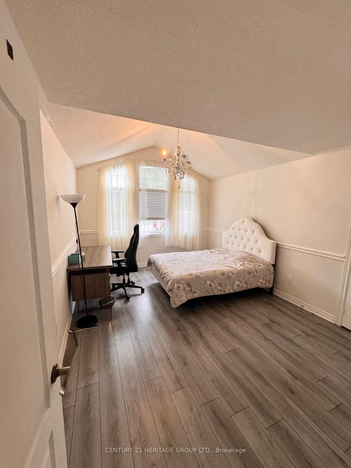 Photo 14 of 82 Raintree Crescent, Richmond Hill, Oak Ridges — HOMEH